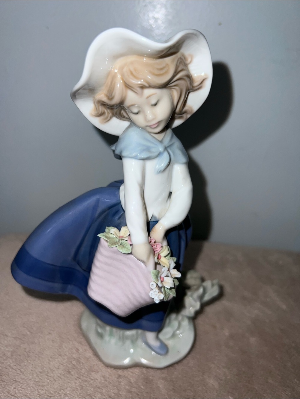 Lladro 5222 Pretty Pickings Girl Flower Basket Porcelain Figurine Retired Spain
